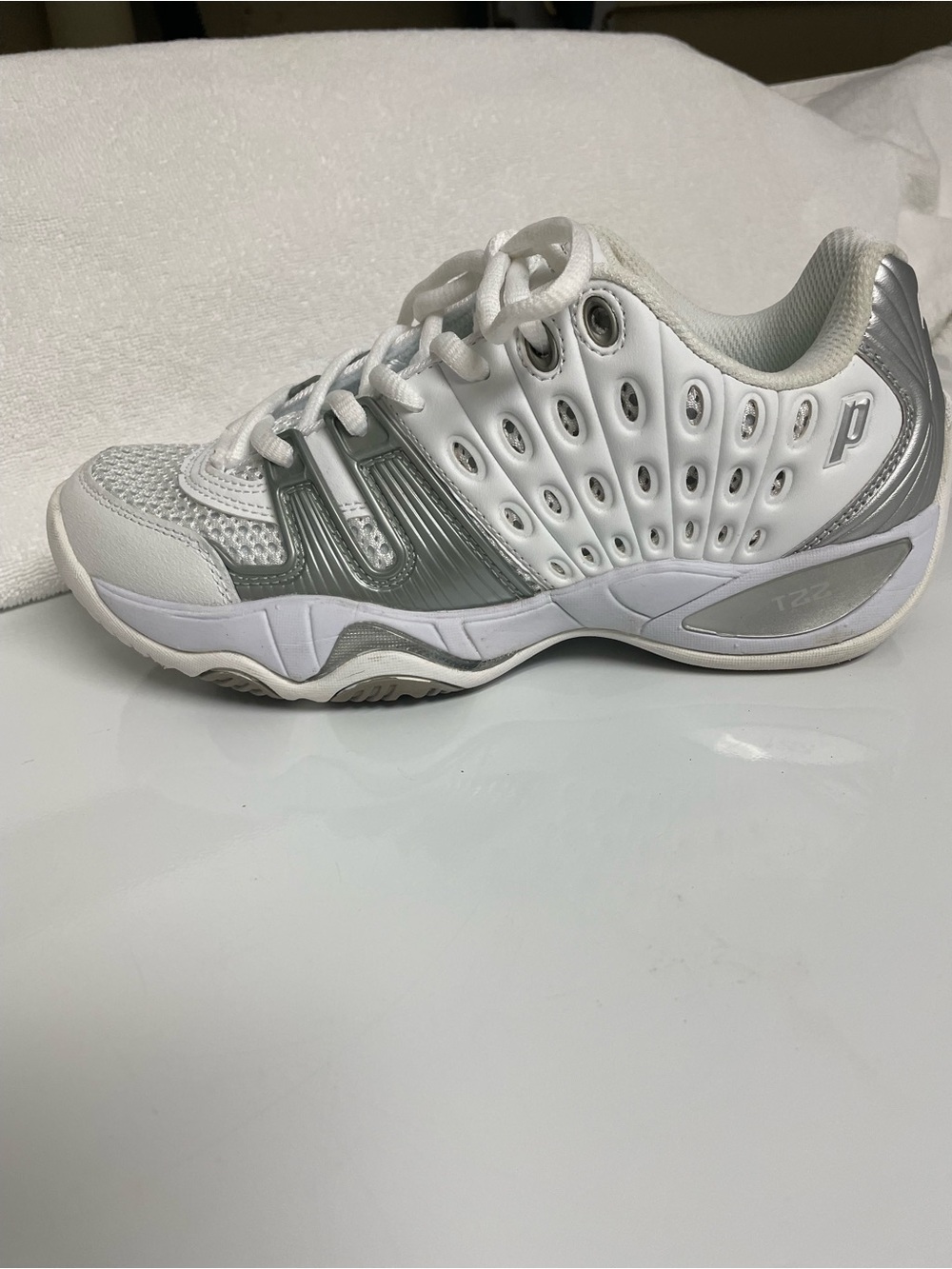 Women’s Prince silver and white pickleball shoes 6.5 (worn once)
